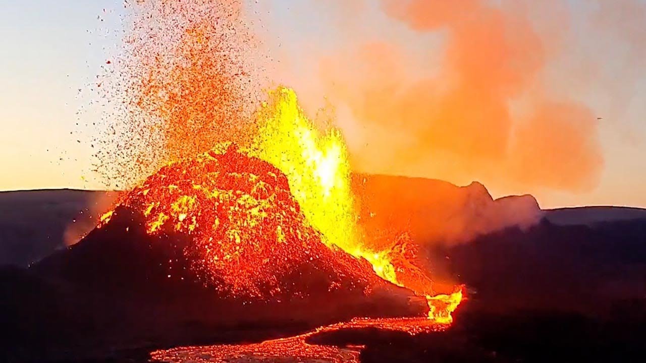 Icelandic Volcano Eruptions Can Be Seen From Reykjavik | Nestia