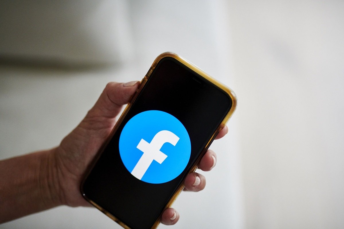 Facebook begins testing Clubhouse rival, expanding audio suite