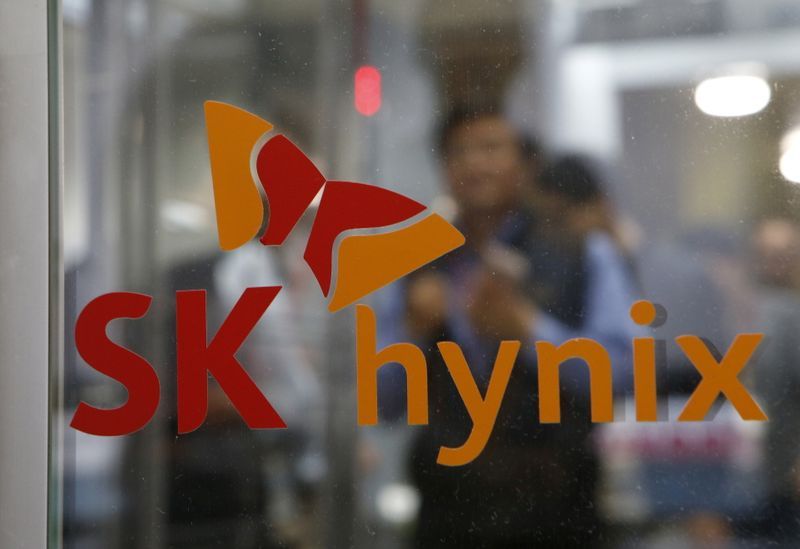 SK Hynix seeks talks to buy Korea-based chip contract manufacturer - media