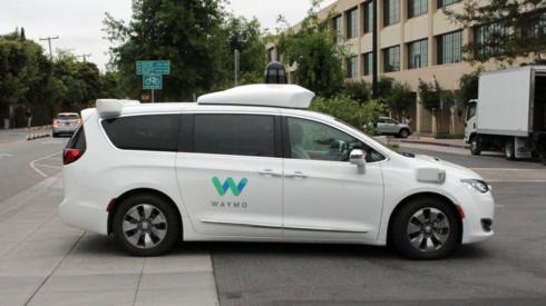 Waymo self-driving taxi confused by traffic cones flees help