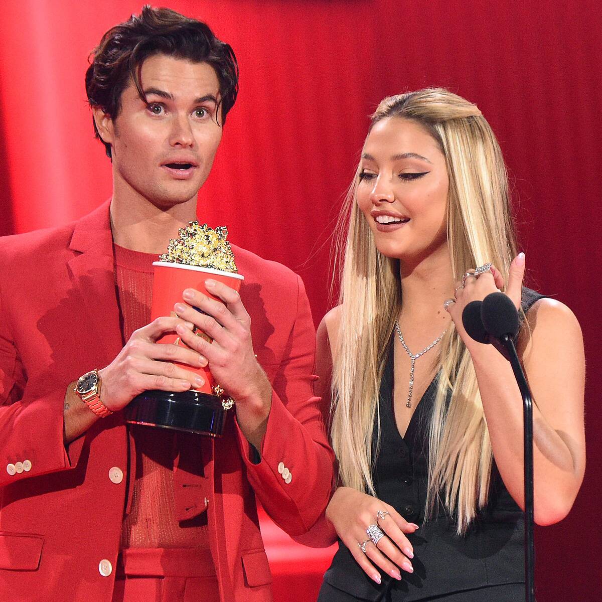 See Best Kiss Winners Chase Stokes and Madelyn Cline Share Steamy Smooch at 2021 MTV Movie & TV Awards