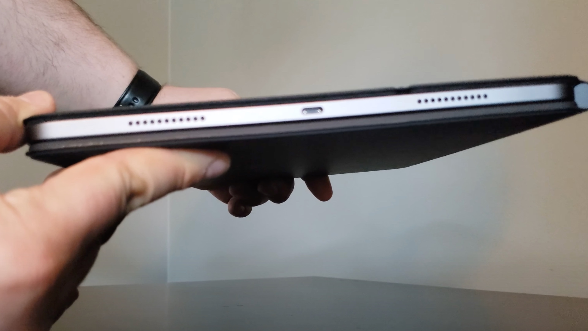 Video details compatibility between 2020 Magic Keyboard and 12.9-inch M1 iPad Pro