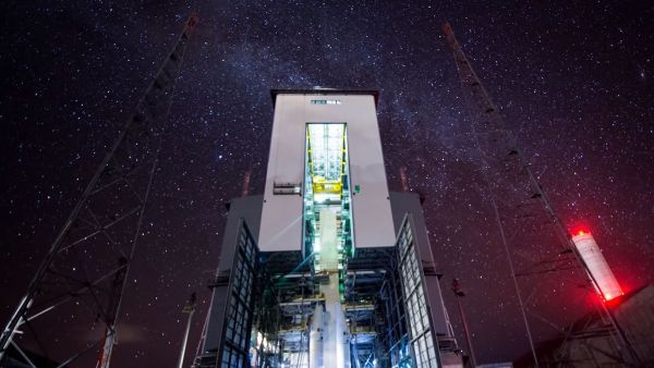 Milky Way lights up Guiana spaceport in stunning time-lapse video
