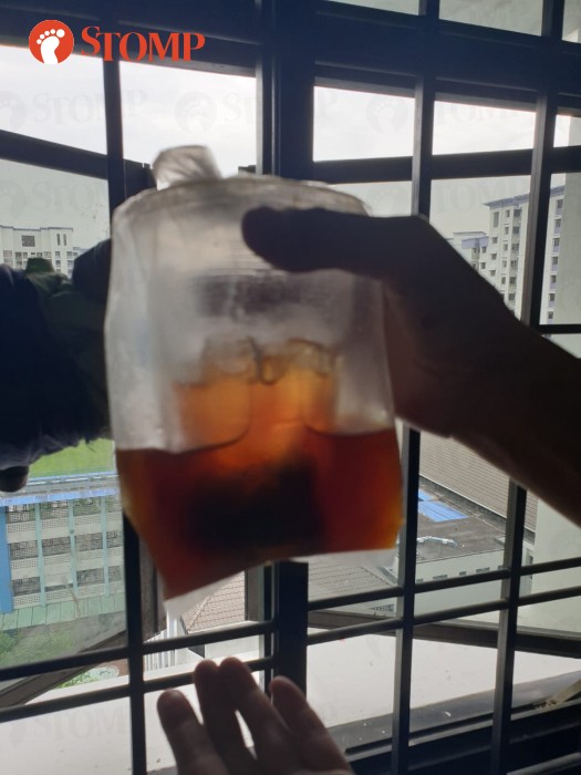 Food delivery customer shocked after drink arrives spilled, noodles not covered properly