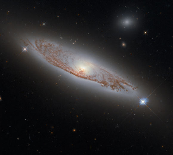 Hubble Looks at Stunning Spiral Galaxy: NGC 5037 | Astronomy