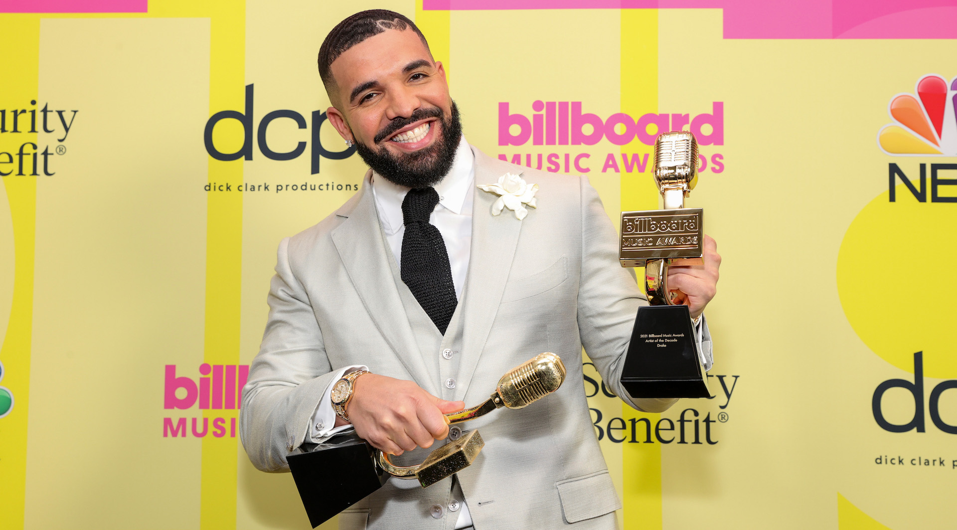 Noah ‘40’ Shebib and OVO Crew Members Congratulate Drake Following BBMAs Artist of the Decade Achievement