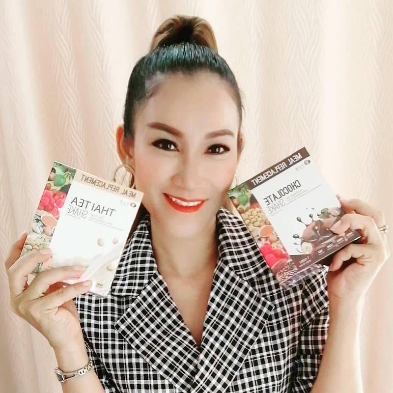 暴毙瞬间全直播？网红美女下厨 下秒竟像泥鳅般滑落倒地…