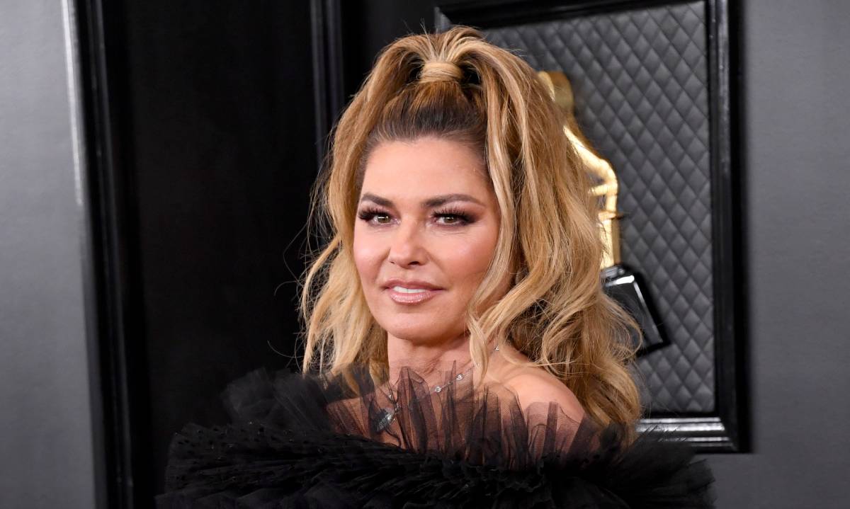 Shania Twain wows in latex crop top as she celebrates Las Vegas residency
