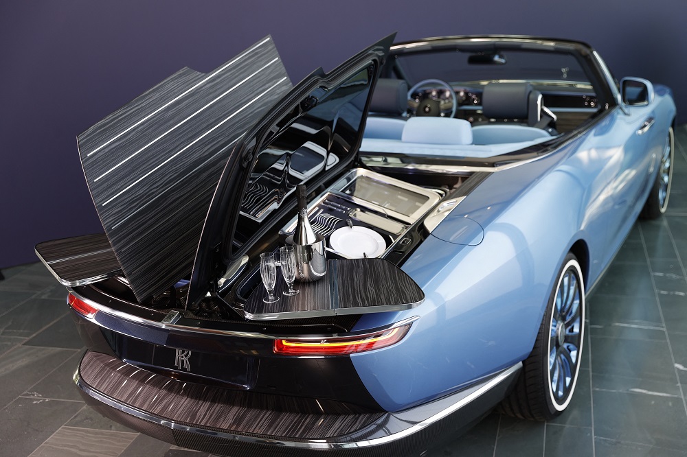 Rolls-Royce drives up car luxury with 'Boat Tail'