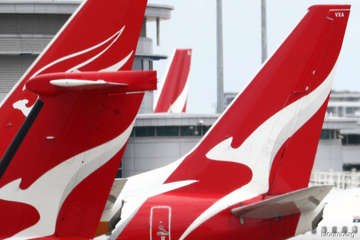 Qantas offers unlimited flights in biggest vaccine incentive