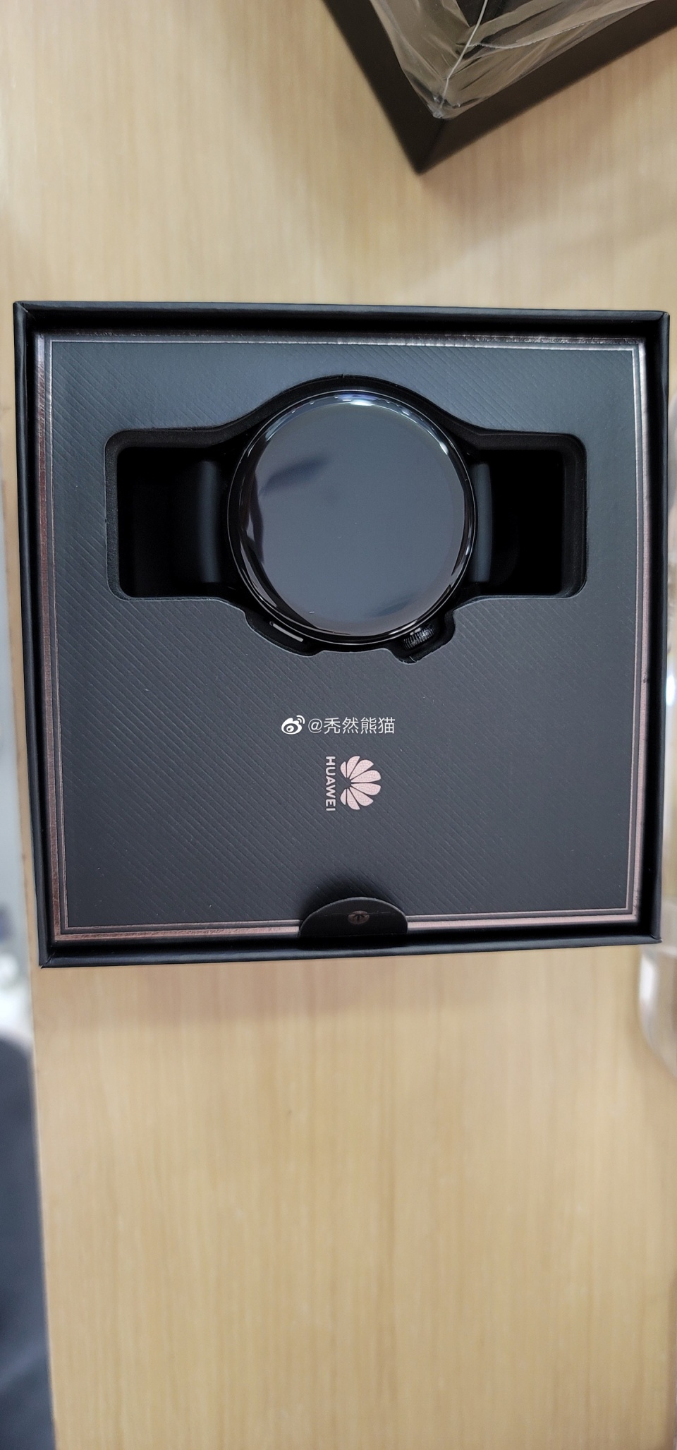 华为 WATCH 3 已到线下店：预装鸿蒙 HarmonyOS 2，支持安装 App