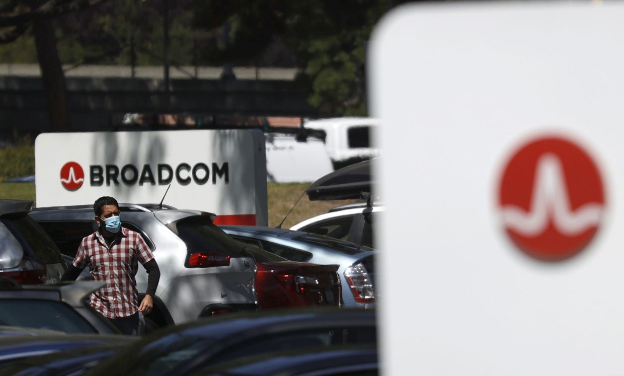 Broadcom gives strong forecast on data centre chips demand