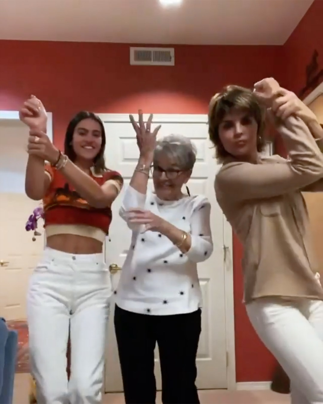 Amelia Gray Hamlin Dances Alongside Mom Lisa Rinna and 93-Year-Old Grandmother Lois: 'My Besties'