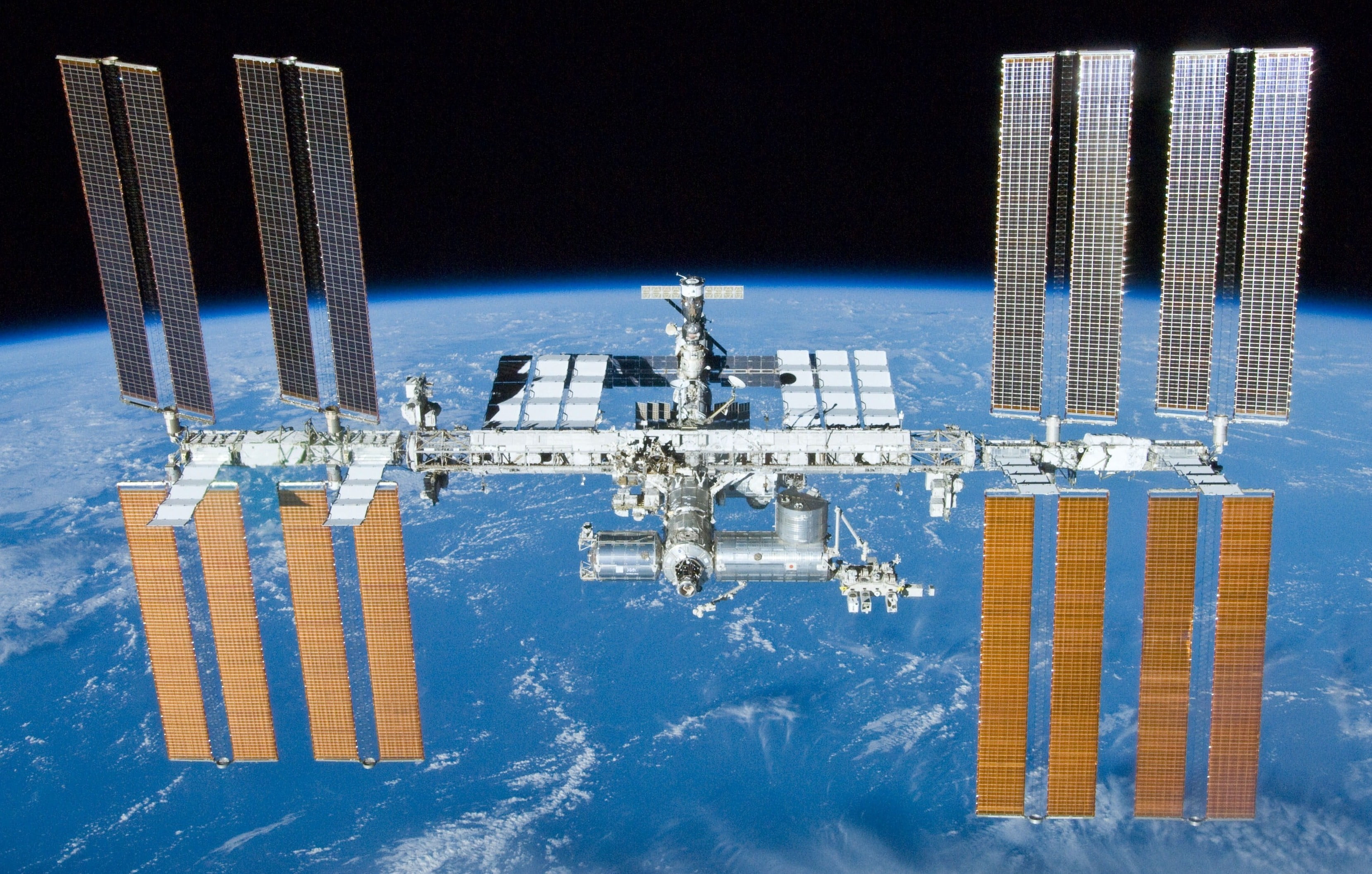 Space station photo attempts to convey satellite’s high speed