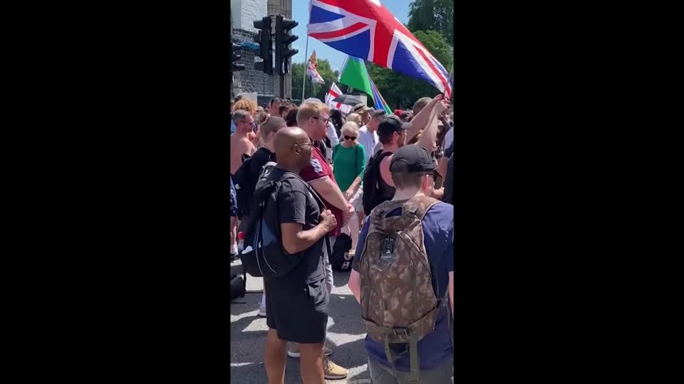 Hundreds protest UK lockdown extension in London