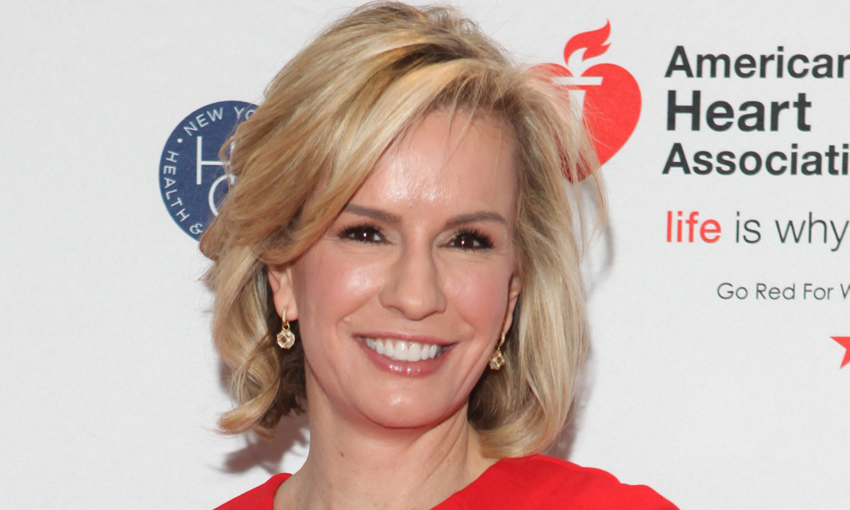 Dr. Jennifer Ashton looks incredible in black bikini in vacation snaps