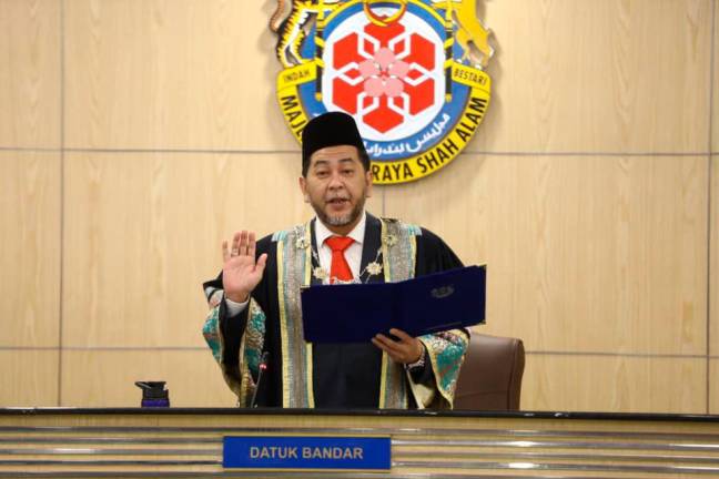 Datuk Zamani Ahmad Mansor sworn in as 9th mayor of Shah Alam