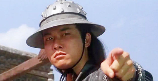 恭喜！钱小豪30岁儿子庞景峰出道6年首演男一，老爸演配角当陪衬