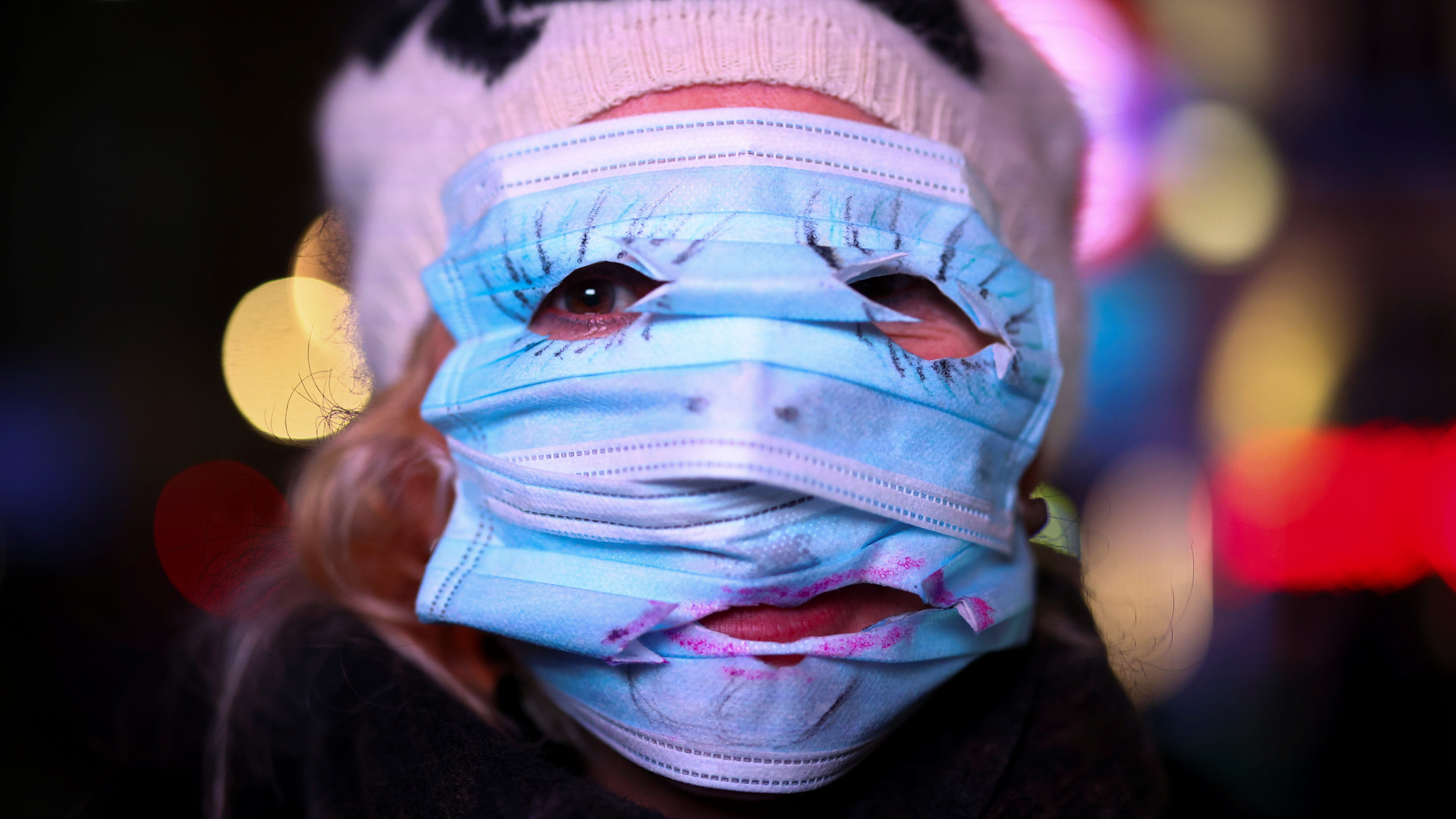 Should Americans still wear masks?