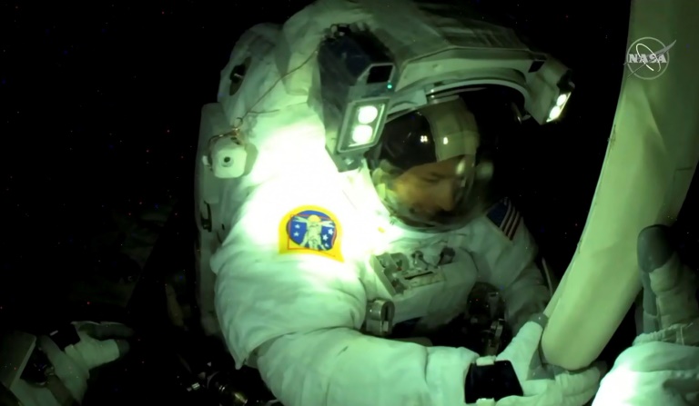 US, French astronauts make ISS spacewalk