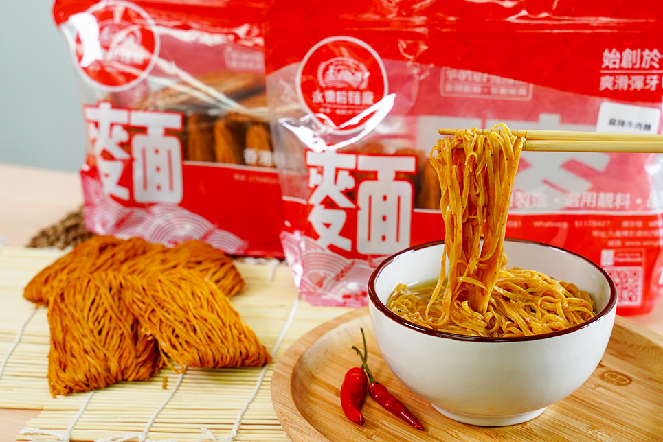 本地老字号粉面厂x人气小店「两姊妹凉皮」 推出鲜甜惹味麻辣牛肉面！
