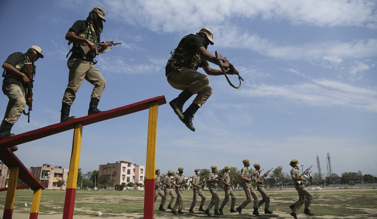 Indian police train Kashmir villagers to help secure border with Pakistan