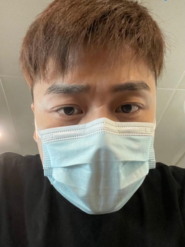 浙江主持人沈涛谈婚姻，娇妻背影出镜好神秘，住院时不见娇妻作陪