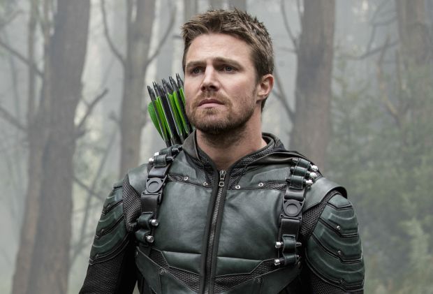 ‘Arrow’ star Stephen Amell asked to leave plane after arguing with wife