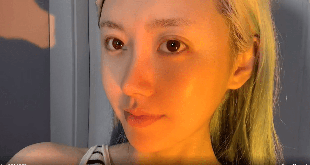 原创 网红赵喵喵再晒纯素颜照，虽然很美毫无瑕疵，但和浓妆艳抹时完全像两个人