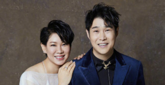 小沈阳晒与妻子恩爱合照，庆结婚“18年”纪念日，再次记错年份