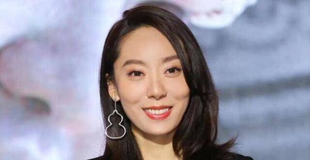 从“星女郎”到“煳咖”，鄂靖文用一部戏，改写了自己的结局
