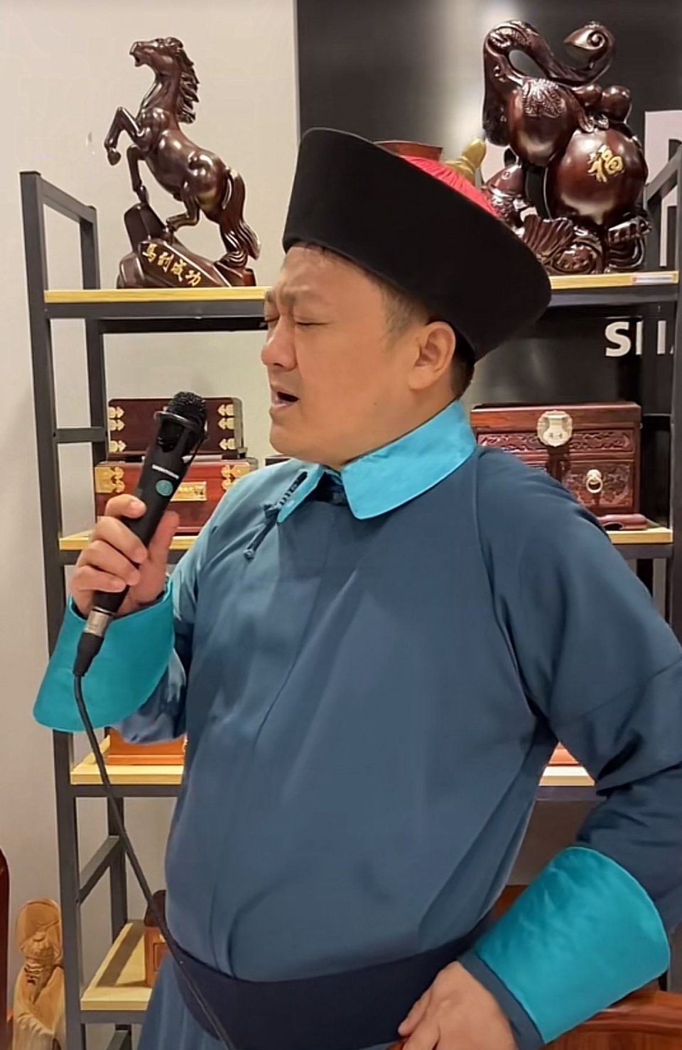 还珠“小凳子”怒斥180斤假扮者，情绪激动表情夸张，吐槽其为圆球