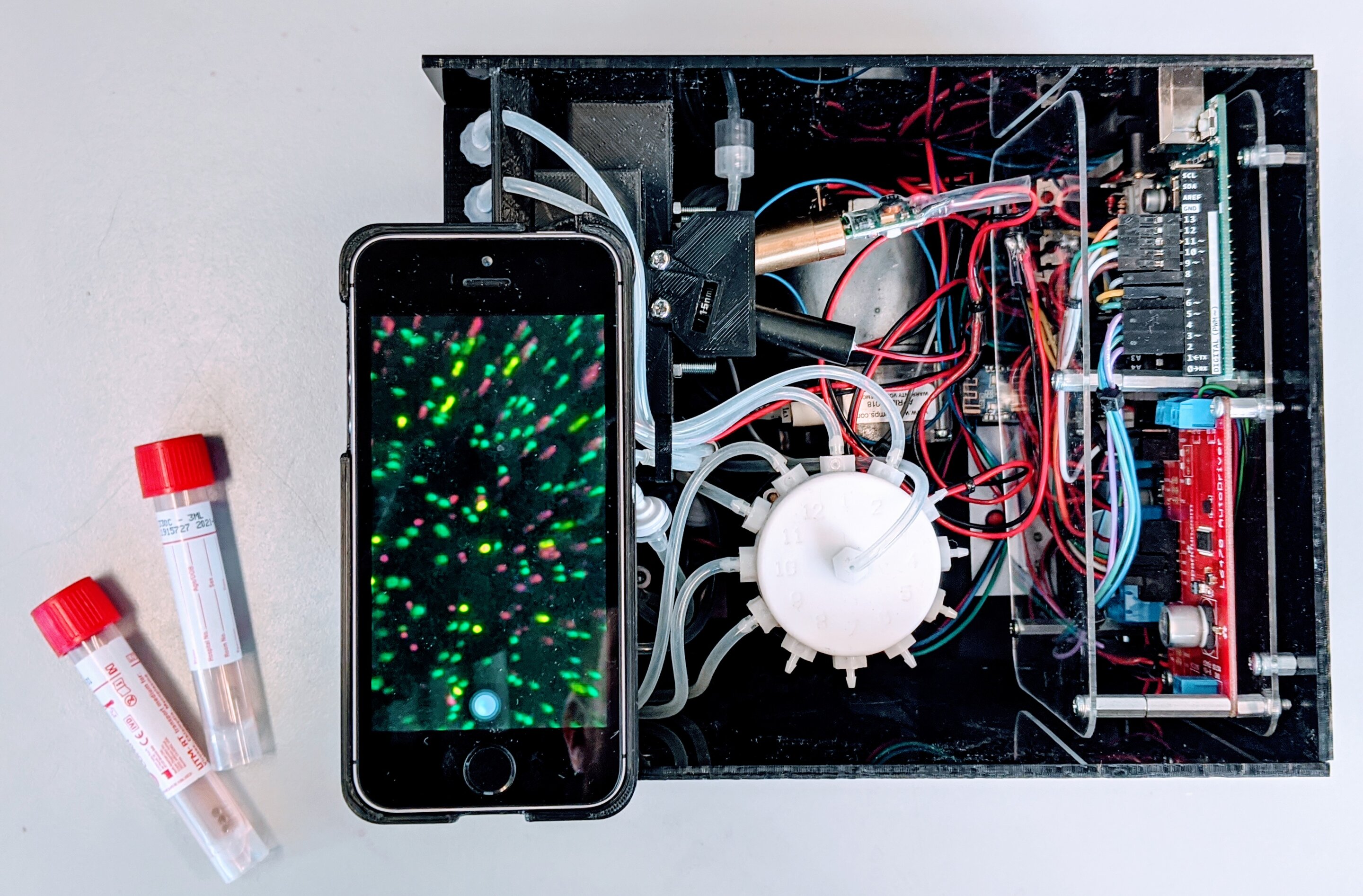 Researchers develop quantum dot smartphone device to diagnose and track COVID-19