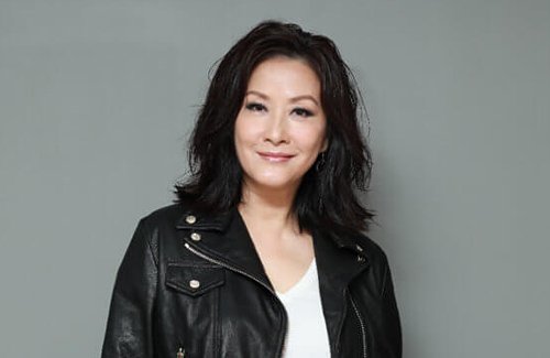 Flora Chan Becomes an English Teacher