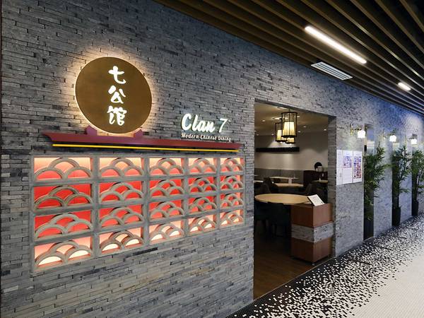 Which new restaurant is a hit with celebs such as Zoe Tay and Ben Yeo?
