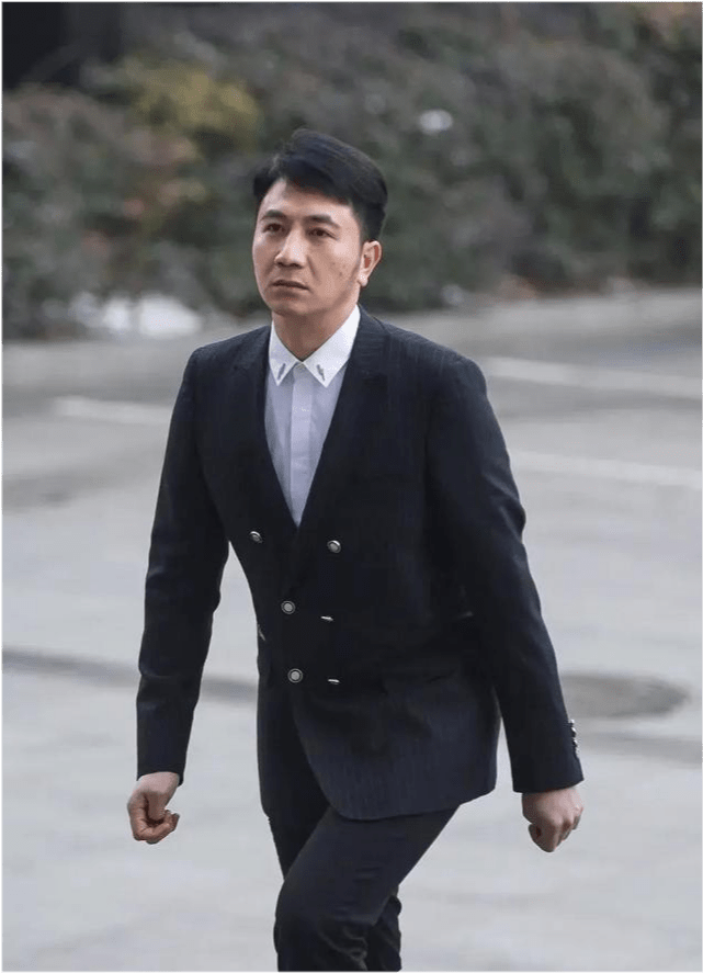林生斌发文与亡妻家人开撕，称新婚妻子是小乐，网友提出诸多质疑