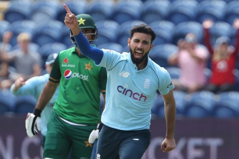 England add Mahmood to Test squad after Broad injury scare