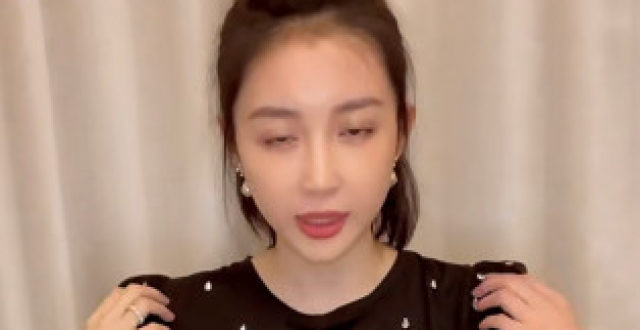 潘玮柏爱妻晒视频分享日常，穿白t牛仔裤清纯可人，购入平价衣服超接地气