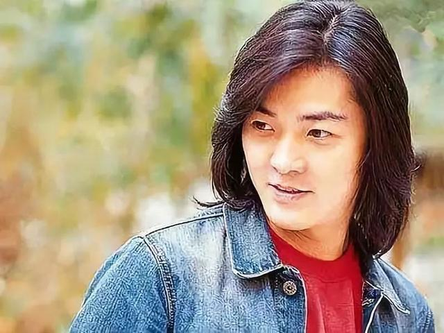 蒙嘉慧罕露面拒老公郑伊健入镜，勐发胖腰间赘肉多，容颜憔悴显老