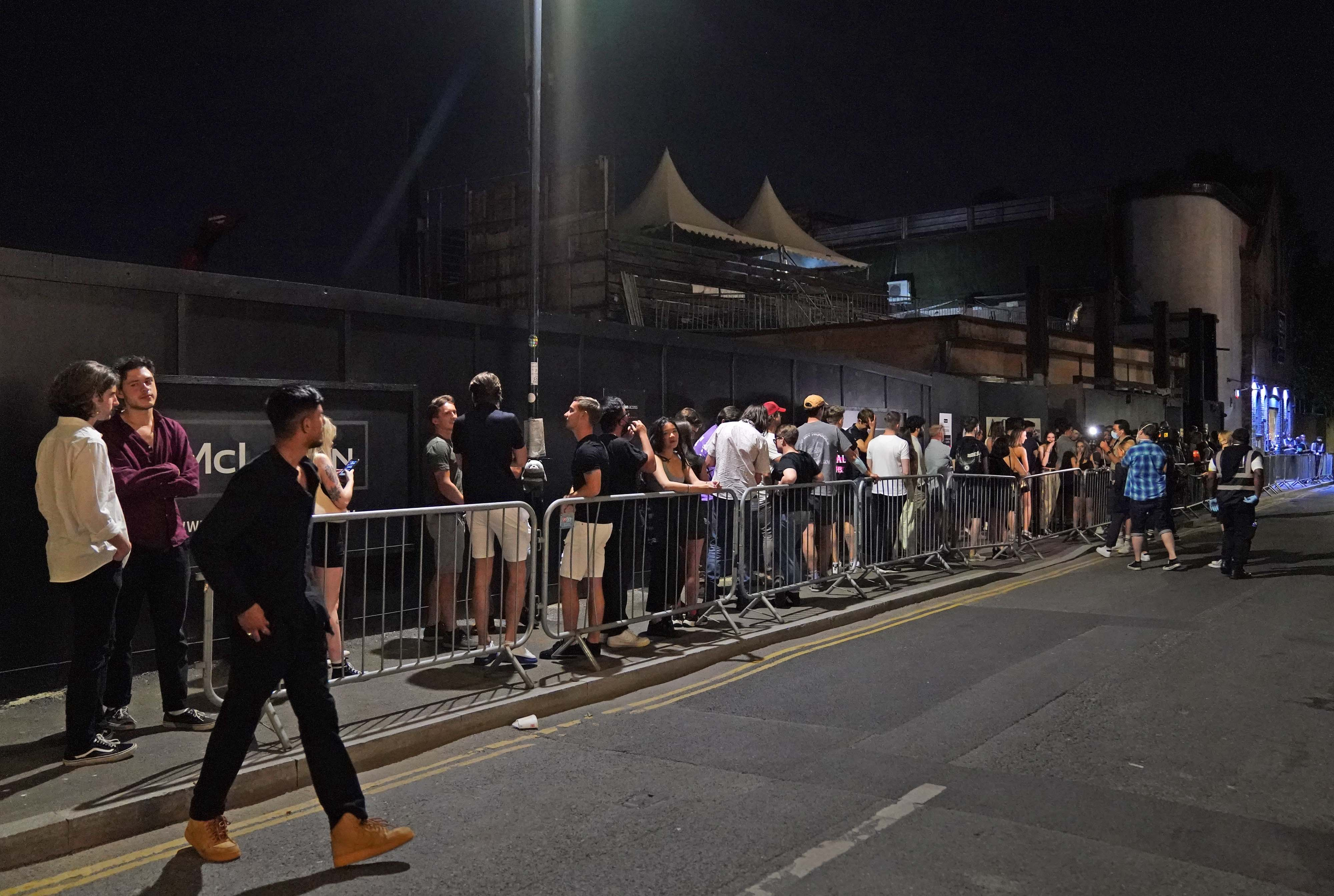 Brits Pack Into Nightclubs After Clock Strikes Midnight As Doors Reopen