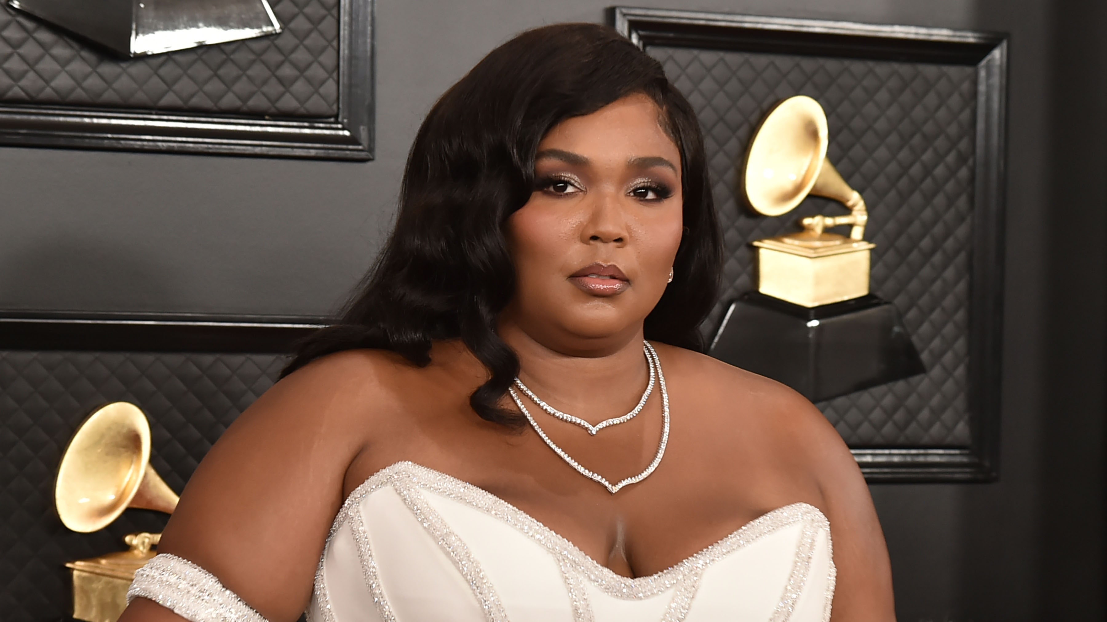 Lizzo Busted Out Some Old-Hollywood Glam for a 6 A.M. Zoom Meeting