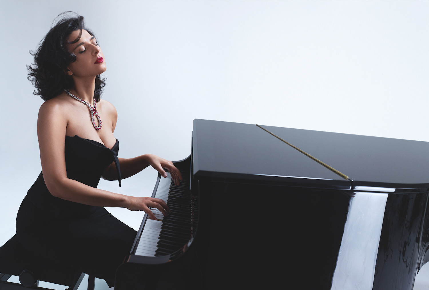 See pianist Khatia Buniatishvili in Cartier high jewellery