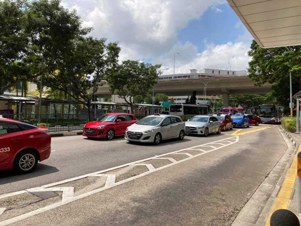 Netizens complain about taxi stand infrastructure at NEX as it holds up buses