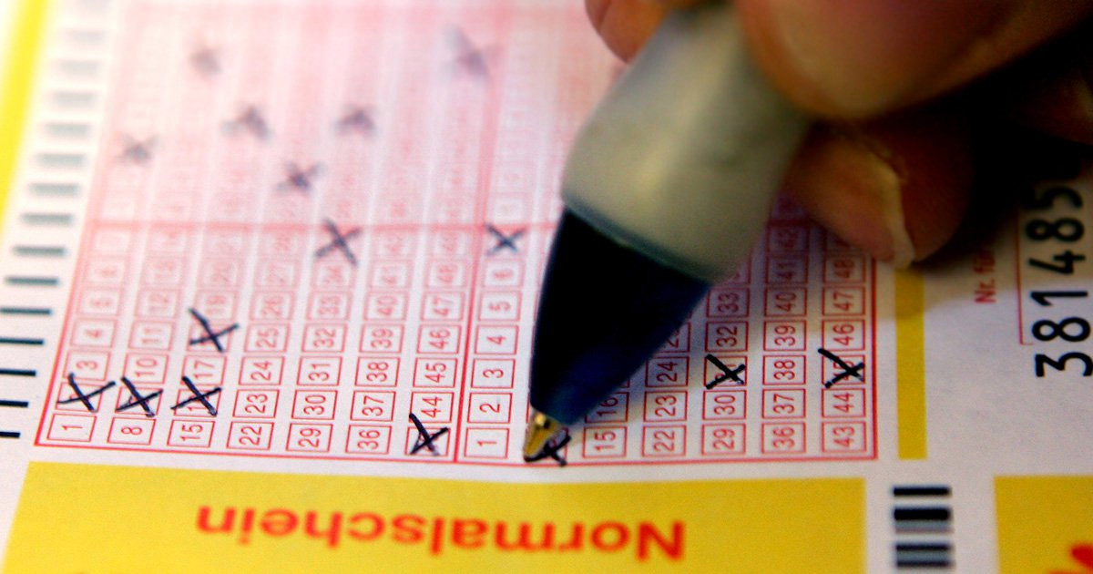 Lottery winner didn’t know she had £28,000,000 winning ticket in her purse for weeks