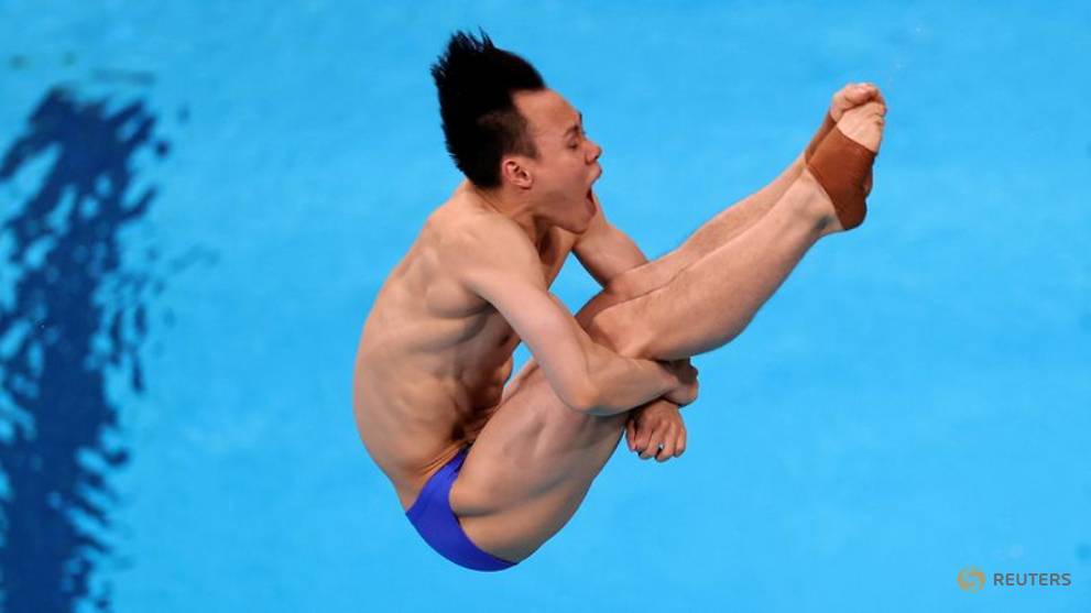 Olympics-Diving-China claims top two spots in men's 3m springboard semi-finals