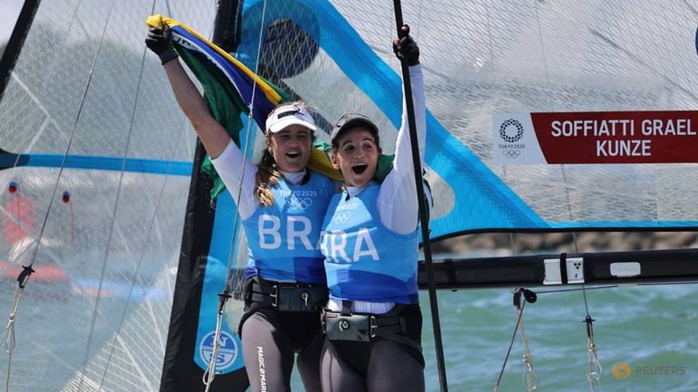 Olympics-Sailing- Brazil win gold in women's 49er sailing