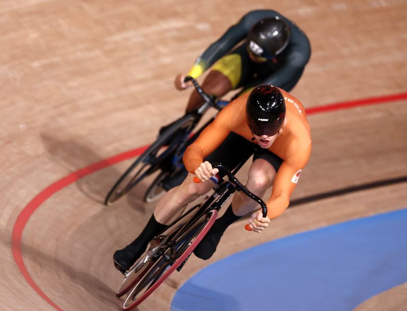 Olympics-Cycling-Dutch duo set up sprint showdown for gold