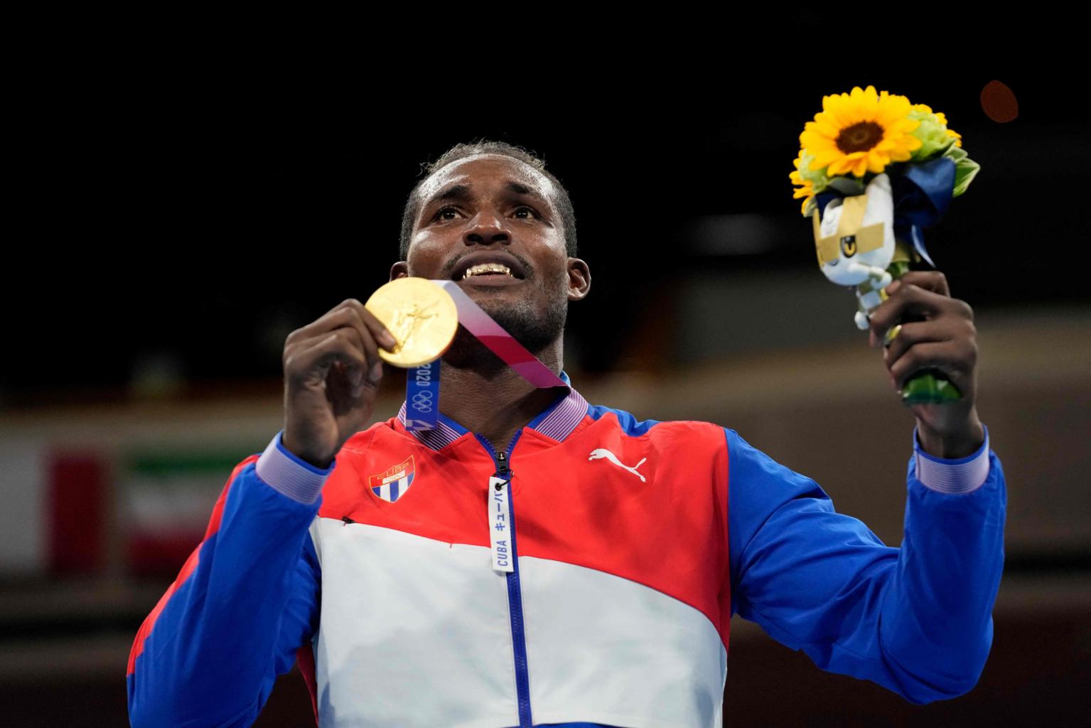 Olympics: Cuban shooting-victim boxer Julio la Cruz adds second Games gold