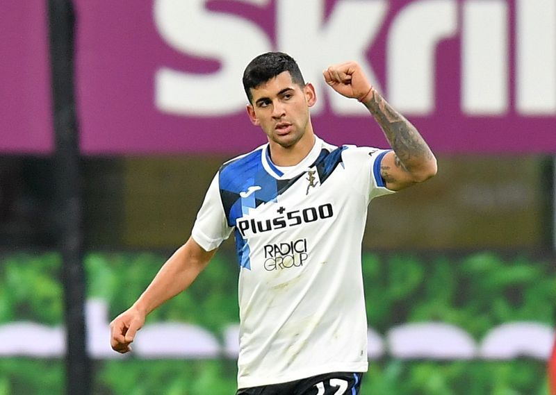 Soccer-Tottenham sign Argentina defender Romero from Atalanta