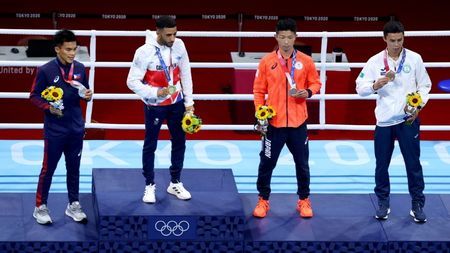 Olympics-Boxing-Newcomer Sousa wins gold for Brazil with stunning last-gasp knockout